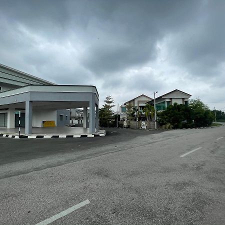 No 61 Nazirin Homestay Tmn Indah Raya 2 Manjung Lumut Exterior photo