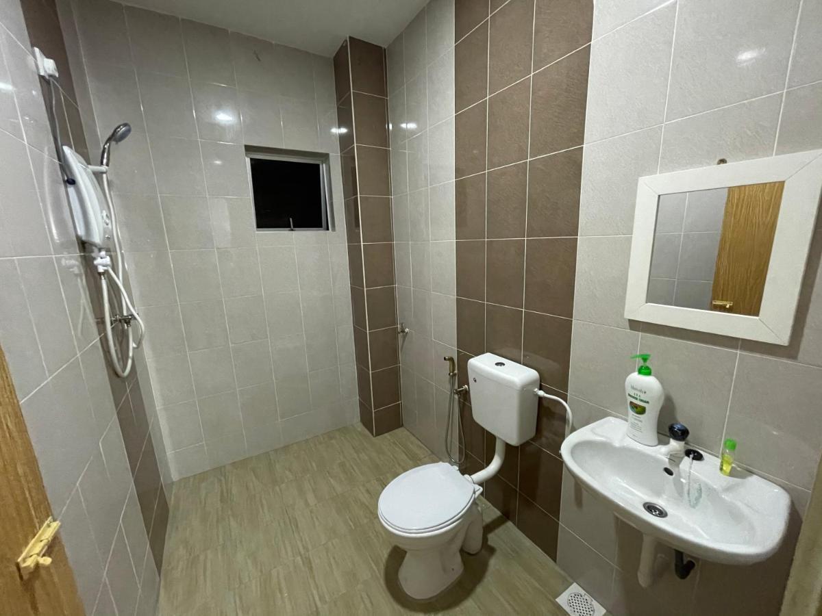 No 61 Nazirin Homestay Tmn Indah Raya 2 Manjung Lumut Exterior photo