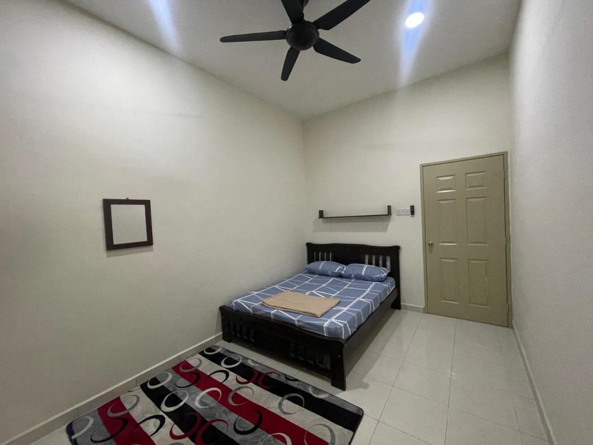 No 61 Nazirin Homestay Tmn Indah Raya 2 Manjung Lumut Exterior photo